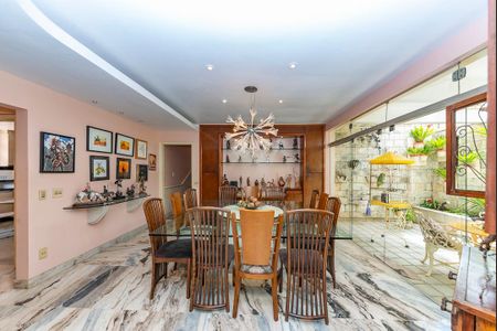 Casa à venda com 622m², 5 quartos e 5 vagasSala 2