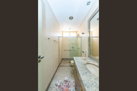 Casa à venda com 622m², 5 quartos e 5 vagasBanheiro da Suíte 3