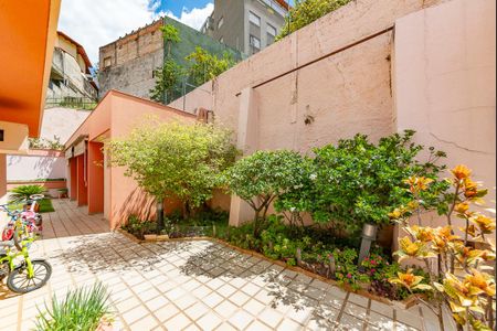 Casa à venda com 622m², 5 quartos e 5 vagasQuintal