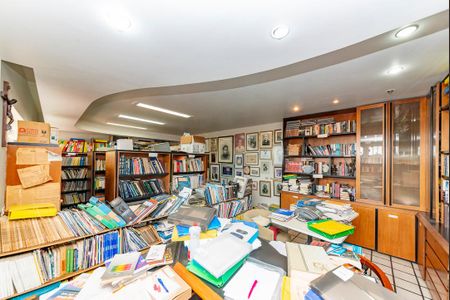 Casa à venda com 622m², 5 quartos e 5 vagasBiblioteca
