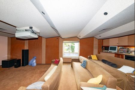 Casa à venda com 622m², 5 quartos e 5 vagasCinema