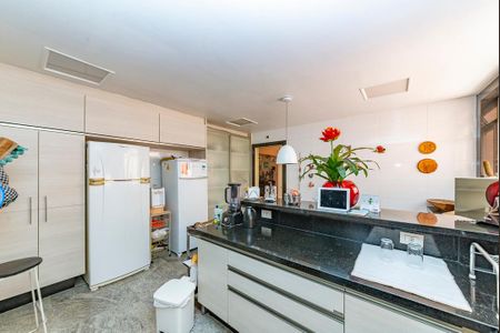 Casa à venda com 622m², 5 quartos e 5 vagasCozinha