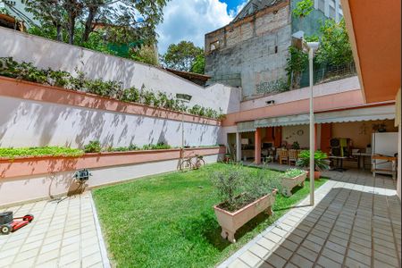 Casa à venda com 622m², 5 quartos e 5 vagasQuintal