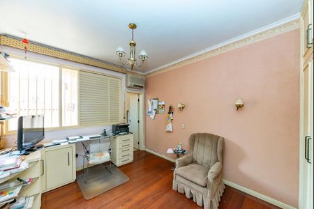 Casa à venda com 622m², 5 quartos e 5 vagasSuíte 2