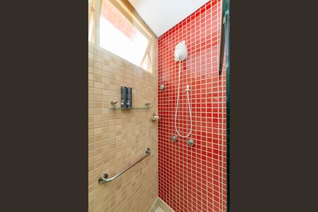 Casa à venda com 622m², 5 quartos e 5 vagasBanheiro da Suíte 2