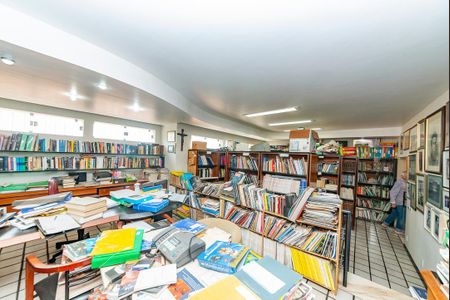 Casa à venda com 622m², 5 quartos e 5 vagasBiblioteca