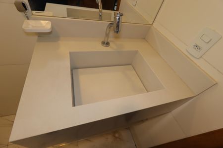 Casa à venda com 110m², 2 quartos e 2 vagasLavabo - Pia