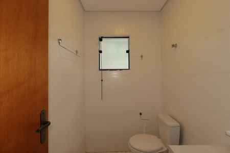 Casa à venda com 110m², 2 quartos e 2 vagasLavabo