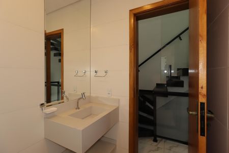 Casa à venda com 110m², 2 quartos e 2 vagasLavabo