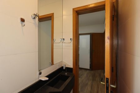 Casa à venda com 110m², 2 quartos e 2 vagasBanheiro da Suíte 1