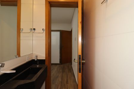 Casa à venda com 110m², 2 quartos e 2 vagasBanheiro da Suíte 1