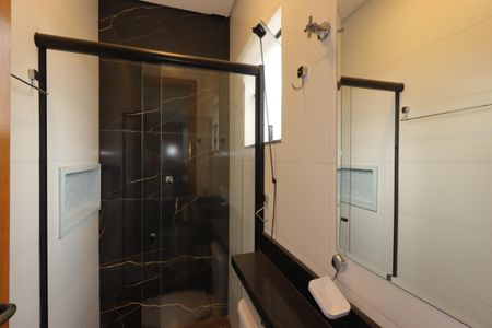 Casa à venda com 110m², 2 quartos e 2 vagasBanheiro da Suíte 1