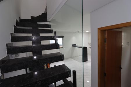 Casa à venda com 110m², 2 quartos e 2 vagasEscada