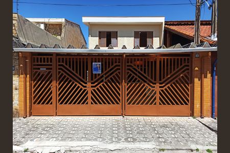 Casa à venda com 133m², 3 quartos e 3 vagas Casa à venda com 133m², 3 quartos e 3 vagasFachada