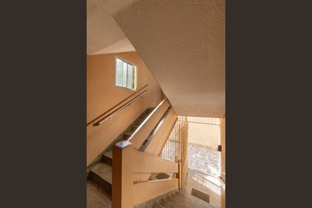 Apartamento à venda com 42m², 2 quartos e 1 vaga Apartamento à venda com 42m², 2 quartos e 1 vagaEscada