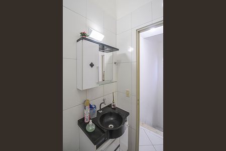 Casa à venda com 47m², 2 quartos e sem vaga Casa à venda com 47m², 2 quartos e sem vagaBanheiro