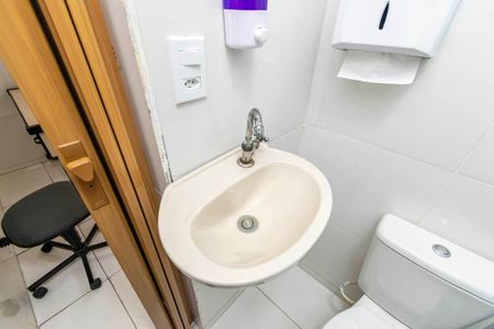 Banheiro de casa à venda com 1 quarto, 200m² em Irajá, Rio de Janeiro