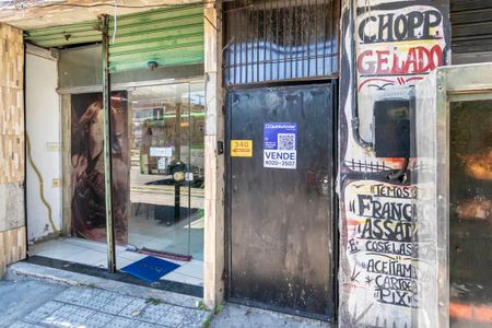 Casa à venda com 200m², 1 quarto e sem vaga Casa à venda com 200m², 1 quarto e sem vagaFachada