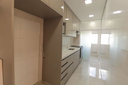 Apartamento à venda com 83m², 3 quartos e 2 vagas Apartamento à venda com 83m², 3 quartos e 2 vagasCozinha e Área de Serviço
