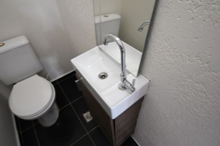 Casa de condomínio à venda com 78m², 3 quartos e 2 vagasLavabo