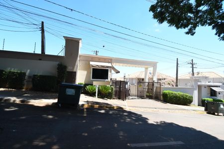 Casa de condomínio à venda com 78m², 3 quartos e 2 vagasFachado do condomínio