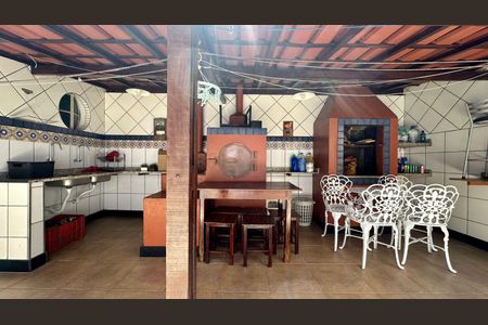 Casa à venda com 315m², 6 quartos e 2 vagas Casa à venda com 315m², 6 quartos e 2 vagasEspaço Gourmet