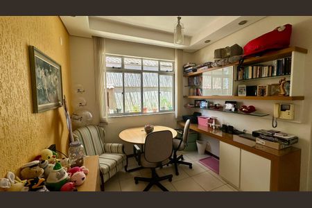 Casa à venda com 315m², 6 quartos e 2 vagas Casa à venda com 315m², 6 quartos e 2 vagasQuarto