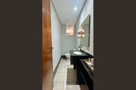 Casa à venda com 315m², 6 quartos e 2 vagas Casa à venda com 315m², 6 quartos e 2 vagasLavabo