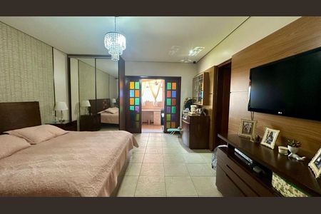 Casa à venda com 315m², 6 quartos e 2 vagas Casa à venda com 315m², 6 quartos e 2 vagasQuarto