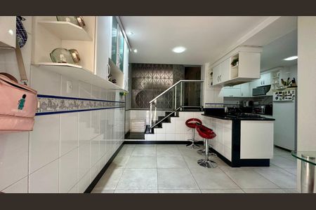 Casa à venda com 315m², 6 quartos e 2 vagas Casa à venda com 315m², 6 quartos e 2 vagasCozinha