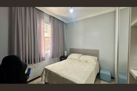 Casa à venda com 315m², 6 quartos e 2 vagas Casa à venda com 315m², 6 quartos e 2 vagasQuarto