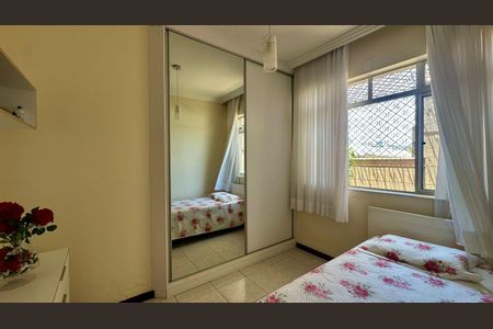 Casa à venda com 315m², 6 quartos e 2 vagas Casa à venda com 315m², 6 quartos e 2 vagasQuarto