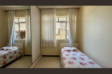 Casa à venda com 315m², 6 quartos e 2 vagas Casa à venda com 315m², 6 quartos e 2 vagasQuarto