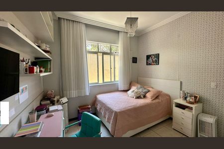 Casa à venda com 315m², 6 quartos e 2 vagas Casa à venda com 315m², 6 quartos e 2 vagasQuarto