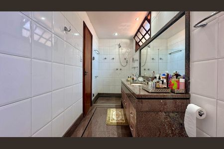 Casa à venda com 315m², 6 quartos e 2 vagas Casa à venda com 315m², 6 quartos e 2 vagasBanheiro