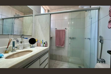 Casa à venda com 315m², 6 quartos e 2 vagas Casa à venda com 315m², 6 quartos e 2 vagasBanheiro