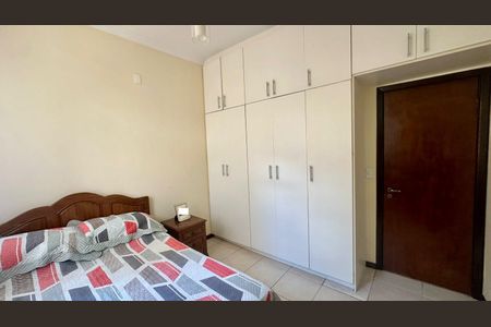 Casa à venda com 315m², 6 quartos e 2 vagas Casa à venda com 315m², 6 quartos e 2 vagasQuarto