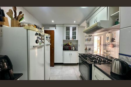 Casa à venda com 315m², 6 quartos e 2 vagas Casa à venda com 315m², 6 quartos e 2 vagasCozinha