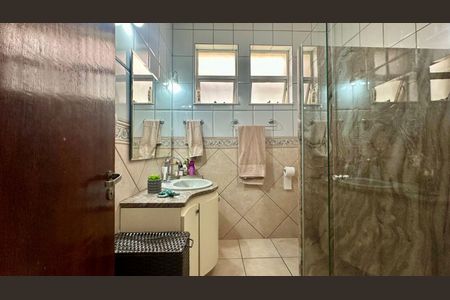 Casa à venda com 315m², 6 quartos e 2 vagas Casa à venda com 315m², 6 quartos e 2 vagasBanheiro