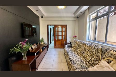 Casa à venda com 315m², 6 quartos e 2 vagas Casa à venda com 315m², 6 quartos e 2 vagasSala de tv