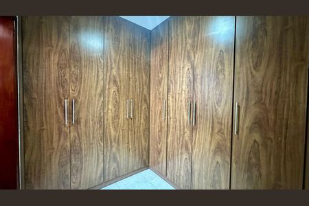 Casa à venda com 315m², 6 quartos e 2 vagas Casa à venda com 315m², 6 quartos e 2 vagasCloset