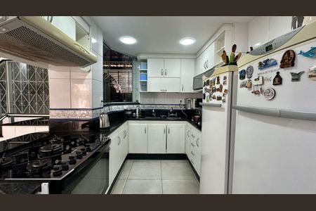 Casa à venda com 315m², 6 quartos e 2 vagas Casa à venda com 315m², 6 quartos e 2 vagasCozinha