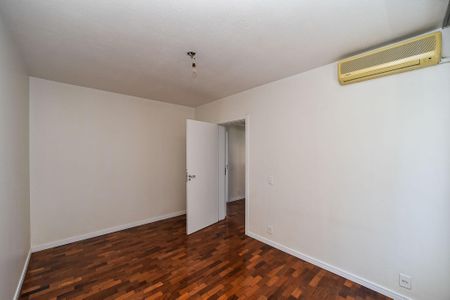 Apartamento à venda com 112m², 3 quartos e 1 vaga Apartamento à venda com 112m², 3 quartos e 1 vagaSuíte