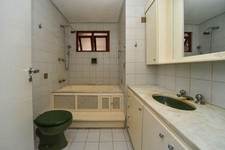 Apartamento à venda com 112m², 3 quartos e 1 vaga Apartamento à venda com 112m², 3 quartos e 1 vagaBanheiro da Suíte