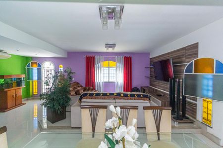 Casa para alugar com 435m², 4 quartos e 5 vagas Casa para alugar com 435m², 4 quartos e 5 vagasSala