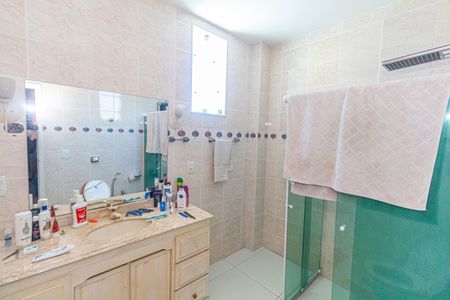 Casa para alugar com 435m², 4 quartos e 5 vagas Casa para alugar com 435m², 4 quartos e 5 vagasBanheiro da Suíte 2