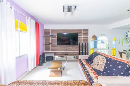 Casa para alugar com 435m², 4 quartos e 5 vagas Casa para alugar com 435m², 4 quartos e 5 vagasSala