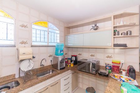 Casa para alugar com 435m², 4 quartos e 5 vagas Casa para alugar com 435m², 4 quartos e 5 vagasCozinha e Área de Serviço