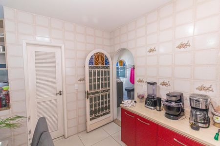 Casa para alugar com 435m², 4 quartos e 5 vagas Casa para alugar com 435m², 4 quartos e 5 vagasCozinha e Área de Serviço