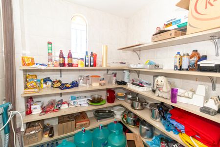 Casa para alugar com 435m², 4 quartos e 5 vagas Casa para alugar com 435m², 4 quartos e 5 vagasCozinha e Área de Serviço